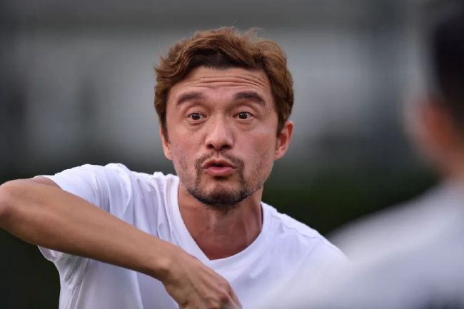 （影评范文 ）　　　　《色戒》里菜鸟特务王佳芝本欲刺杀汉奸易师长教师，却对易师长教师因性生情，最后刺杀掉败，身份暴漏，丢了人命。